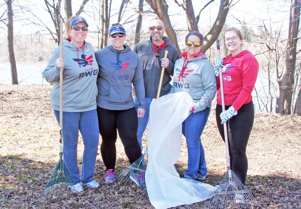 Sparkle-a-Park cleanups Veterans